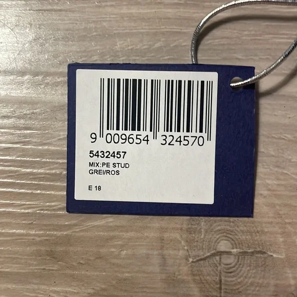 Swarovski Rose Gold crystal oval studs - Picture 6 of 6